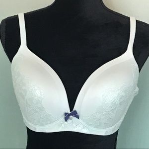 Victoria Secret 38C no wire bra